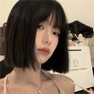 葡萄架下的女神